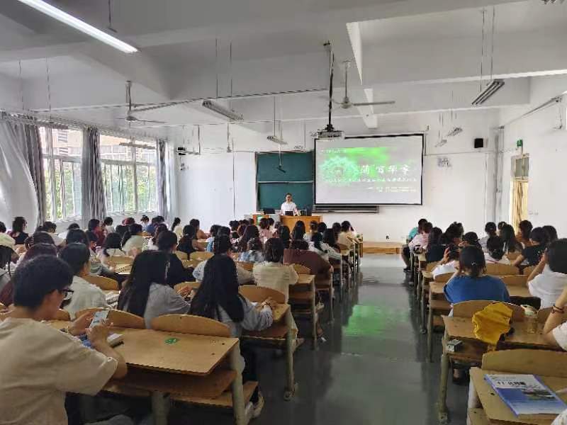 我院开展“以赛促教、以赛促学--大学生创新创业能力培养”专题讲座
